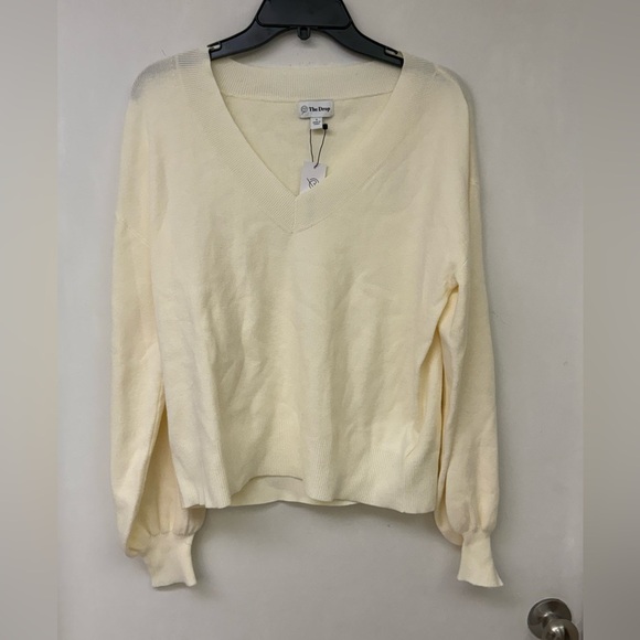 The Drop V-Neck Cream Sweater Size S - Picture 5 of 7